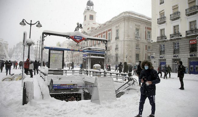 Metro de Madrid agradece la labor de los vigilantes de seguridad durante la nevada